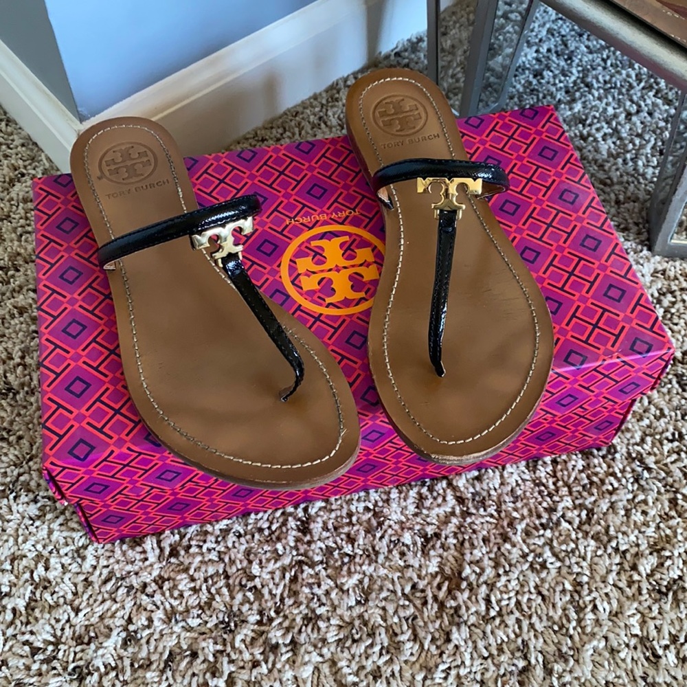 Tory Burch T logo flat sandals black patent sz 7.5
